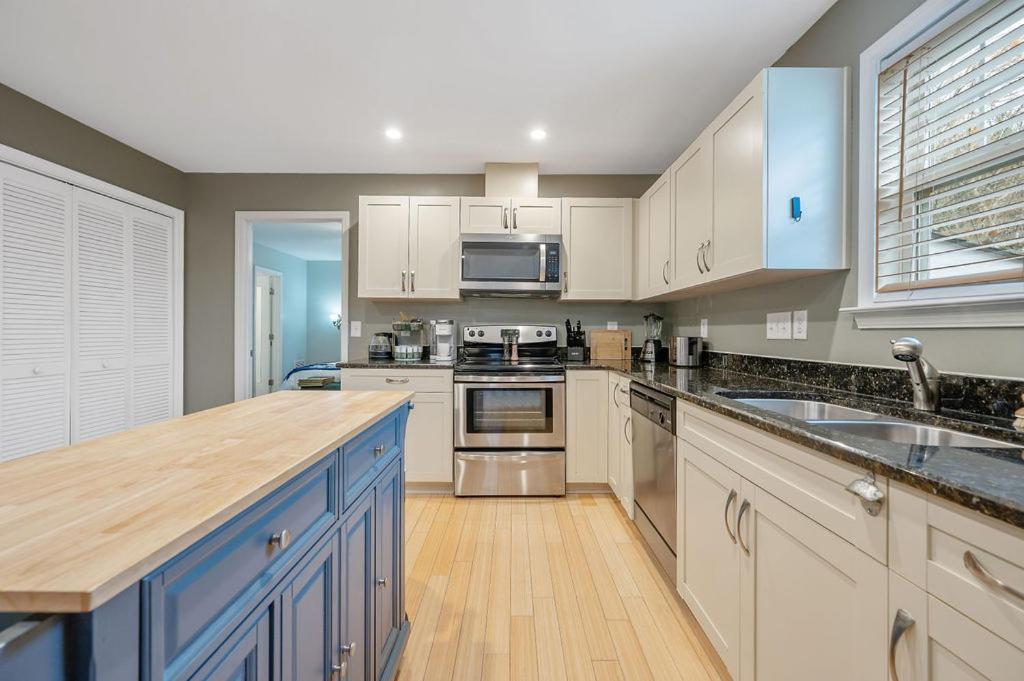New Victorian Theme, 3Br, Lrg Backyard Close To Pnc Arena, Downtown, And Rdu Airport Raleigh Exteriör bild